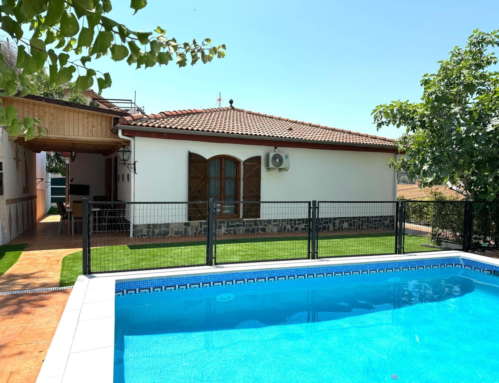 Vistablanca - Construida En Sola Planta Con Bonitas Vistas - Piscina Privada Y Clima Agradable Junto A La Capital Casa rural Cenes De La Vega