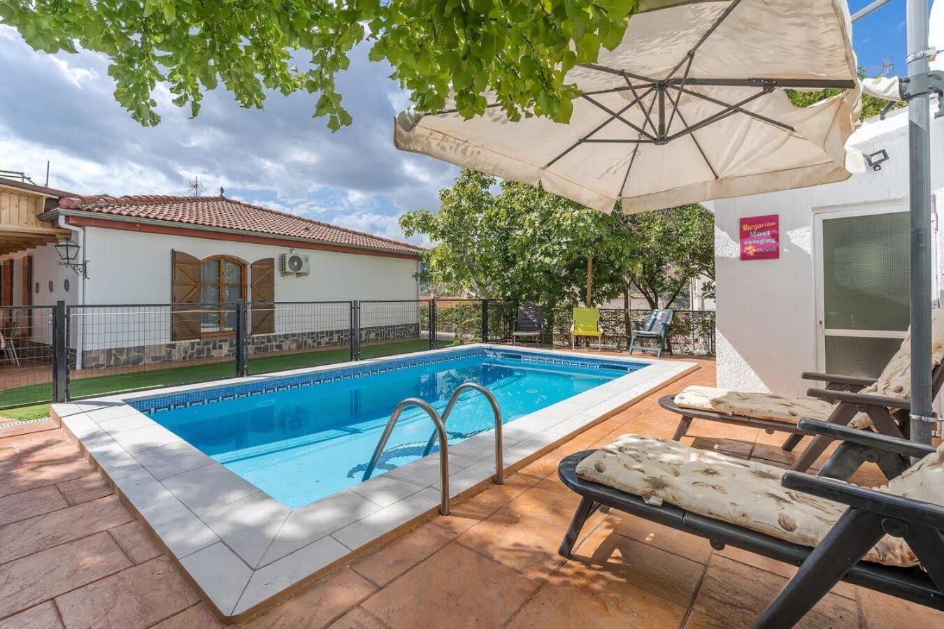 Vistablanca - Construida En Sola Planta Con Bonitas Vistas - Piscina Privada Y Clima Agradable Junto A La Capital