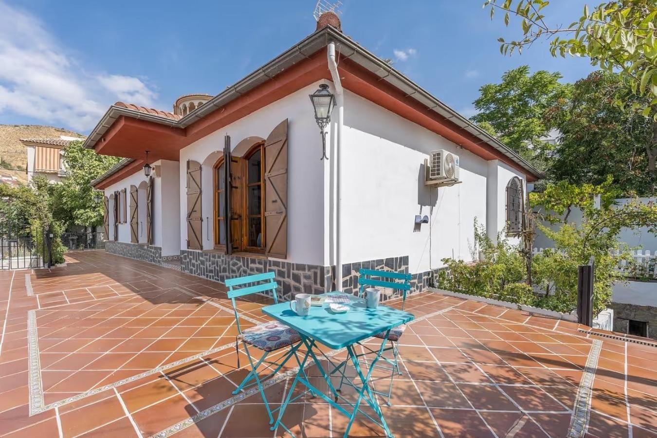 Vistablanca - Construida En Sola Planta Con Bonitas Vistas - Piscina Privada Y Clima Agradable Junto A La Capital *